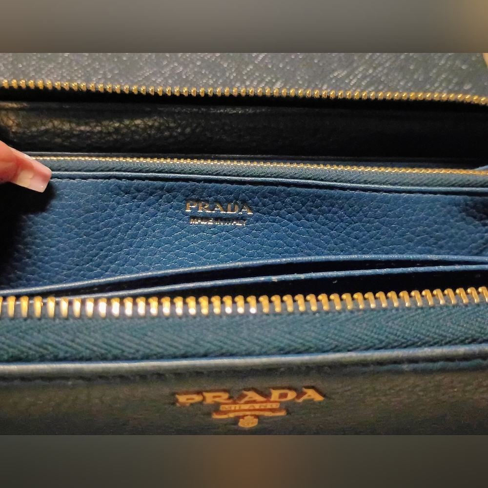 PRADA Saffiano Blue Leather Zip Around Wallet. With Box & AUTHENTICITY Card! - Picture 7 of 11